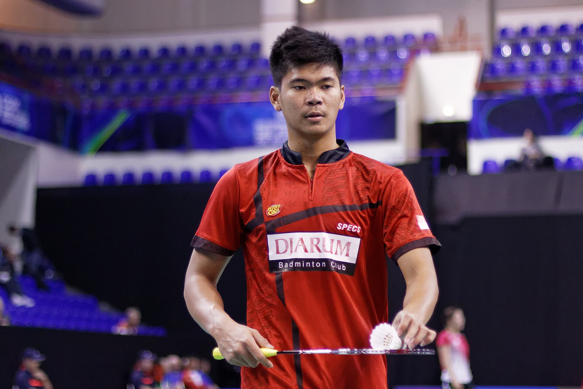 Praveen Jordan preparing to serve at the French Open
