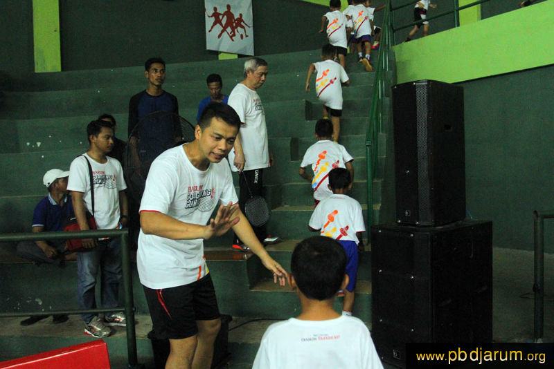 Badminton match being analyzed online